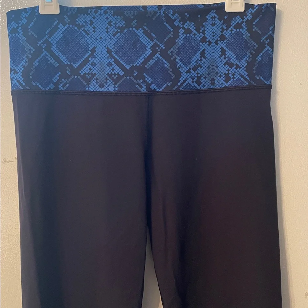 Lululemon Black Yoga Wide Leg‎ Pants with Blue Patterned Waistband 31” Inseam